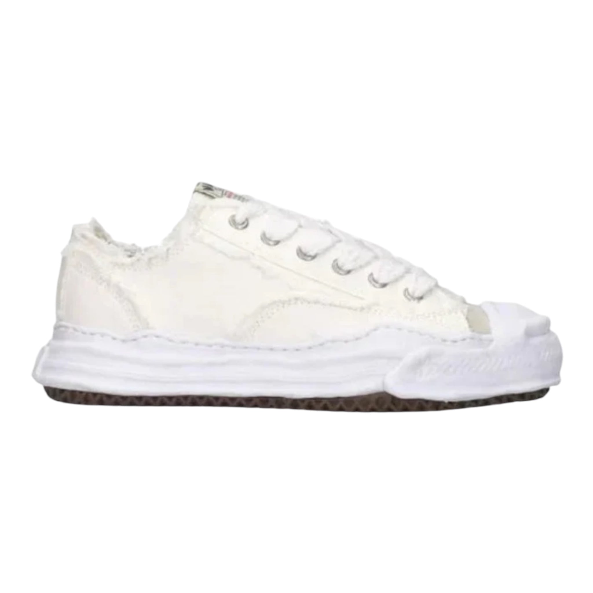 LOW TOP SNEAKER