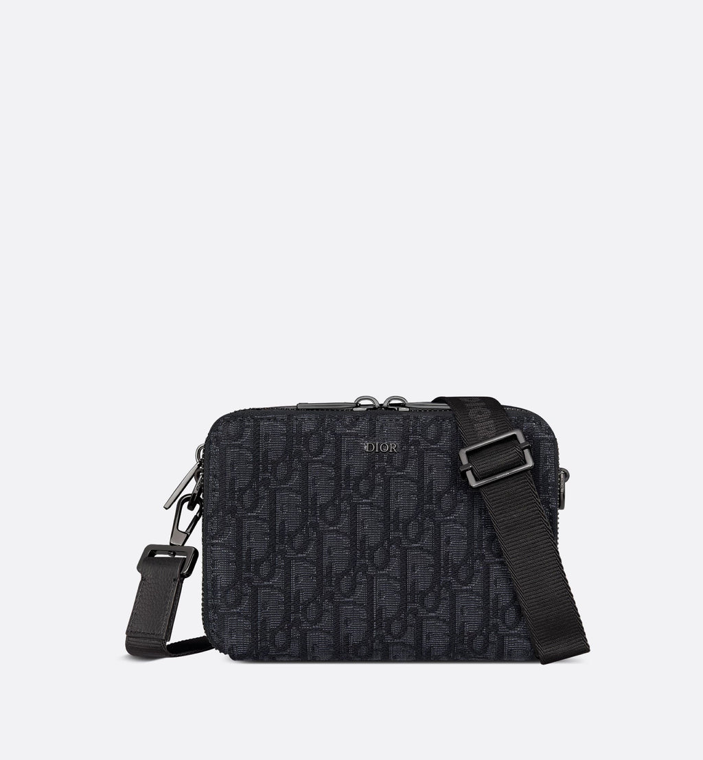Pouch mit Reißverschluss und Riemen
